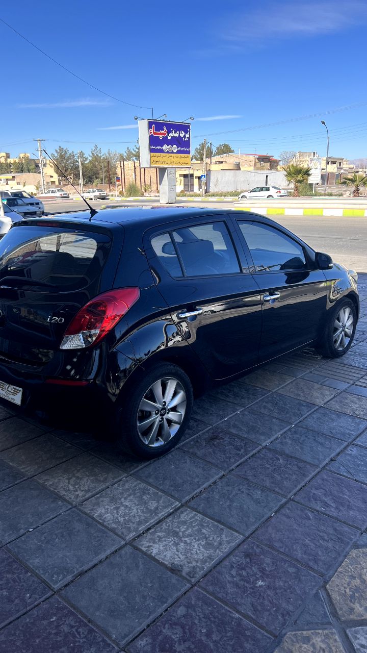 هیوندای i20 مشکی ۲۰۱۵ در حد
